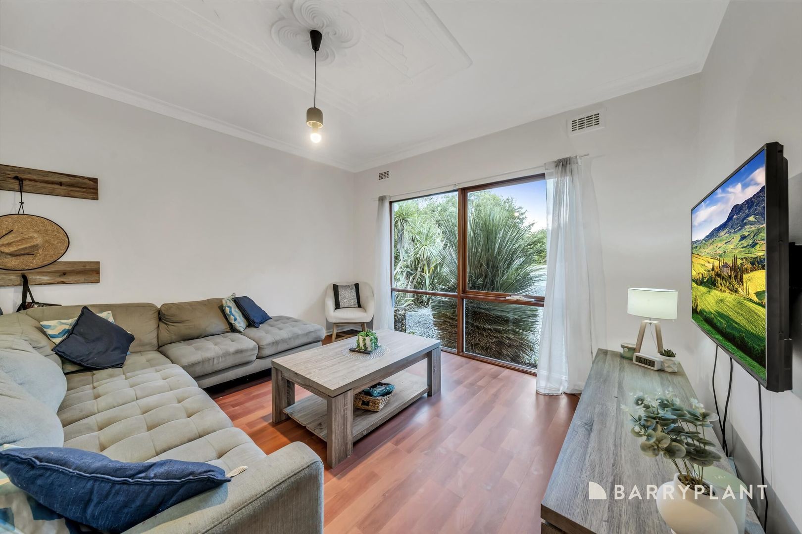 1 Cockatoo Avenue, Cockatoo VIC 3781, Image 2