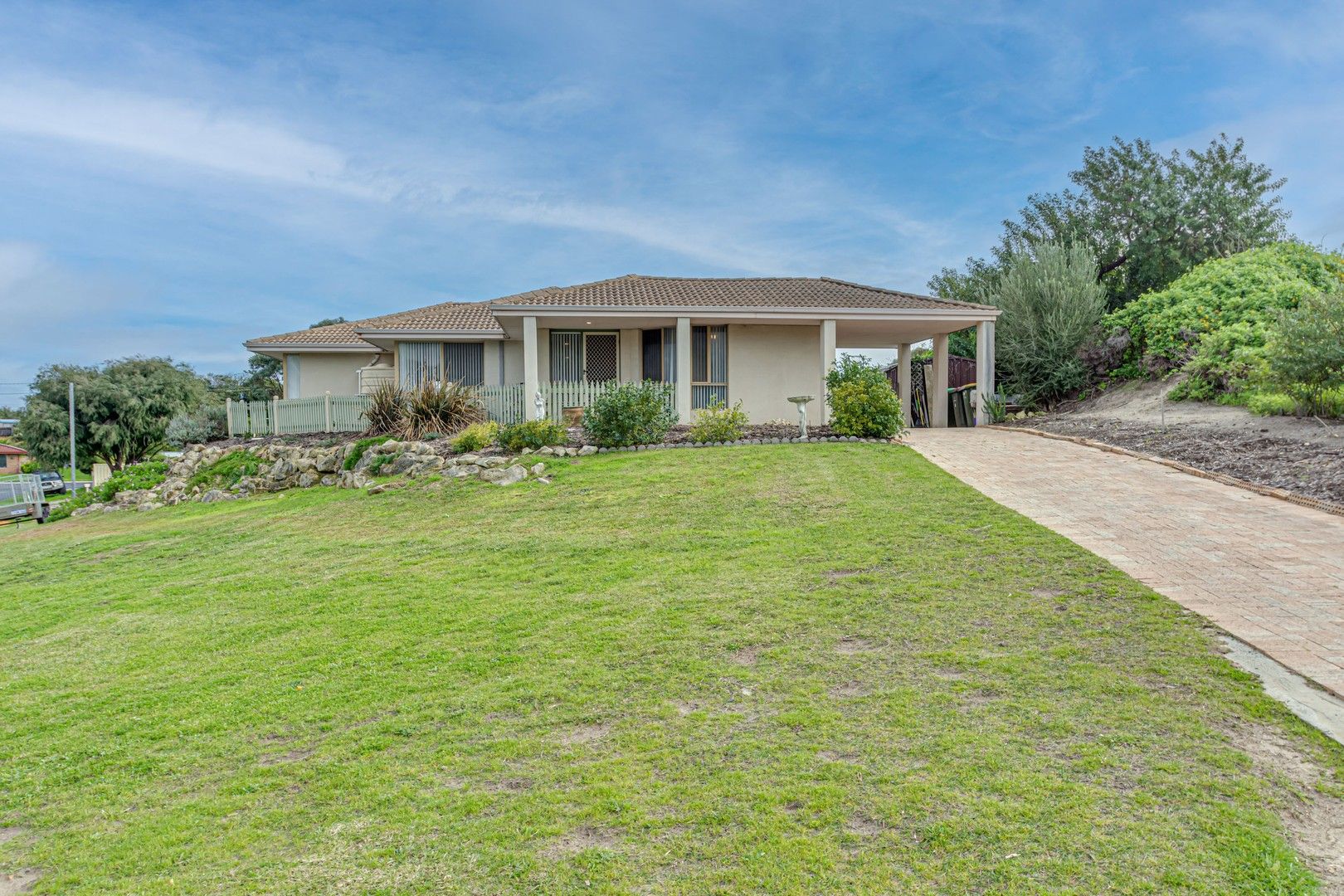 4 bedrooms House in 1 Carfax Pl TWO ROCKS WA, 6037