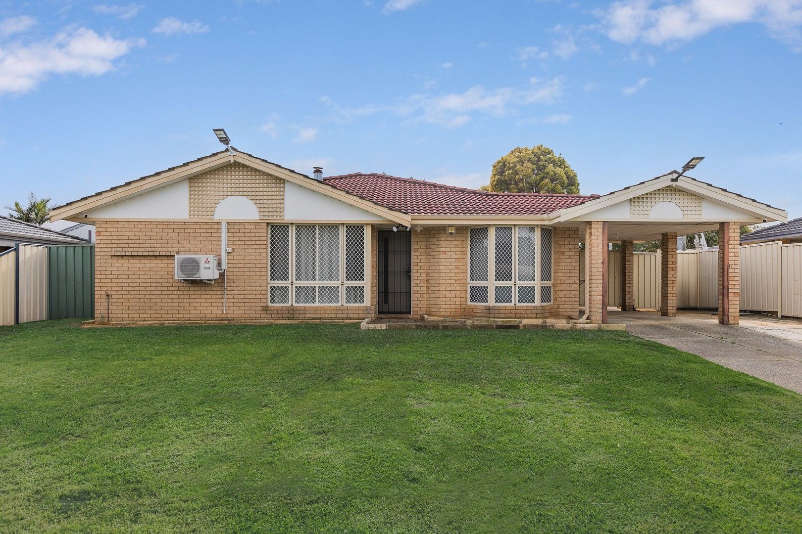 4 bedrooms House in 15 Eureka Place SEVILLE GROVE WA, 6112