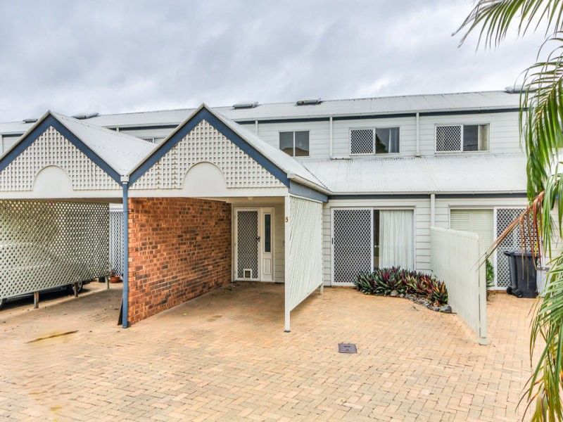 3 bedrooms House in 4/9 Glanosmond Avenue CAMP HILL QLD, 4152