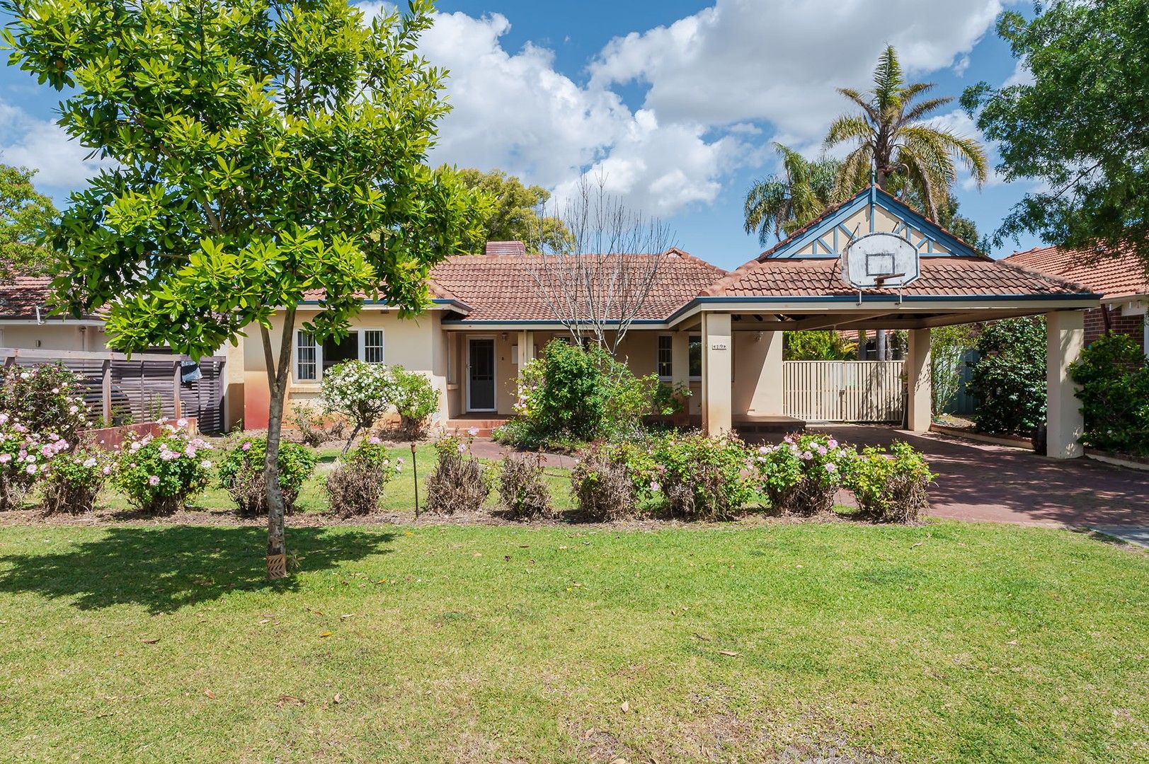 5 bedrooms House in 19 Murchison Street COOLBINIA WA, 6050