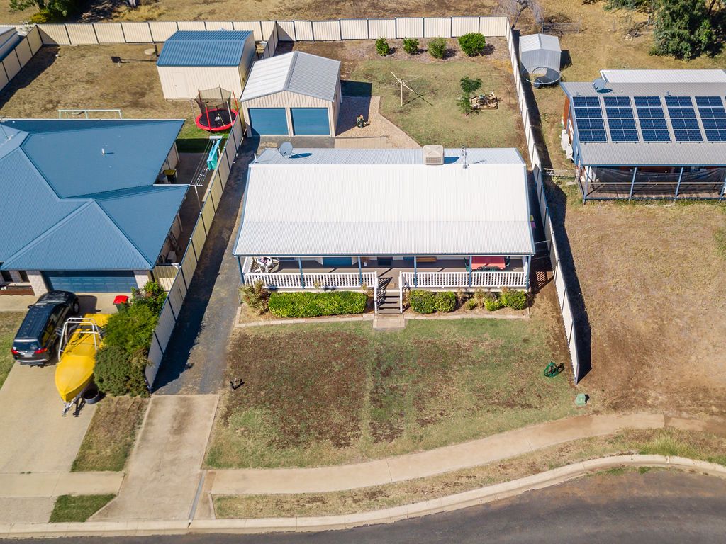 8 Newell Court, Capella QLD 4723 Domain