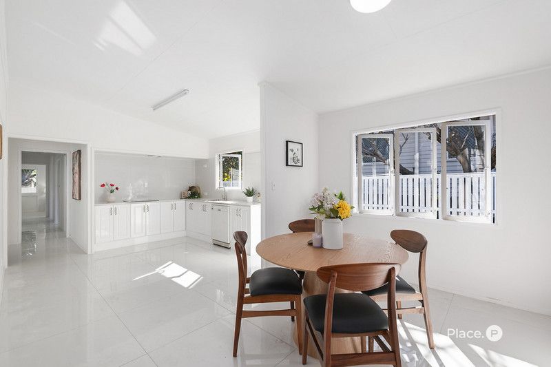 4 bedrooms House in 4 Valhalla Street SUNNYBANK QLD, 4109