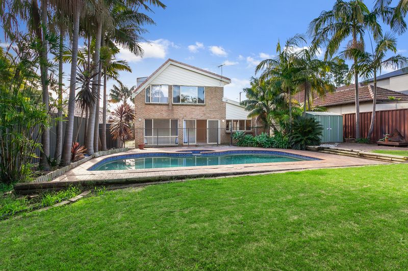 5 bedrooms House in 18 Ambyne Street WOOLOOWARE NSW, 2230