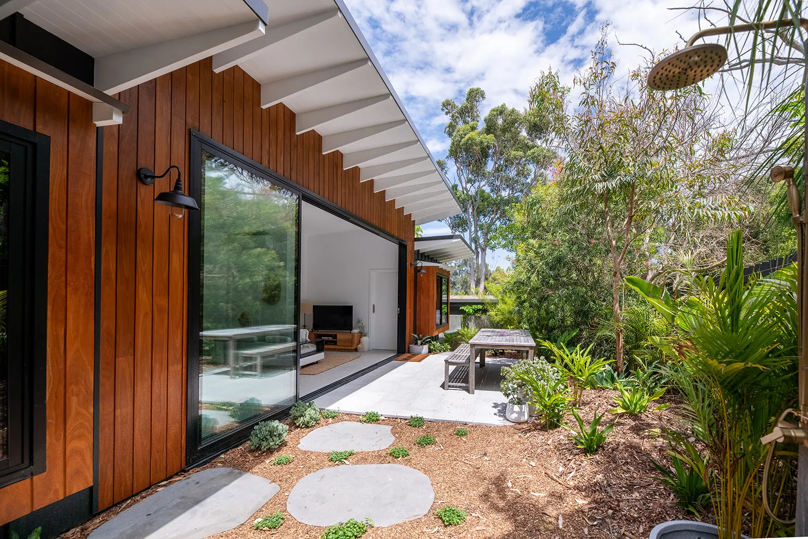 Fully Furnished Modern & Private 2 Bedroom Residence in North Avalon, Avalon Beach