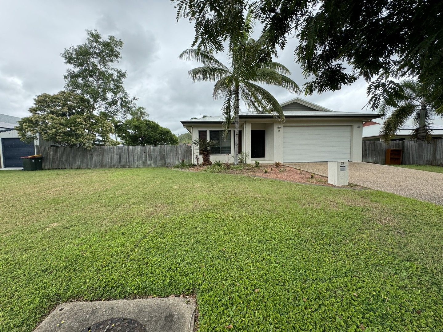 4 bedrooms House in 27 Innes Drive DEERAGUN QLD, 4818