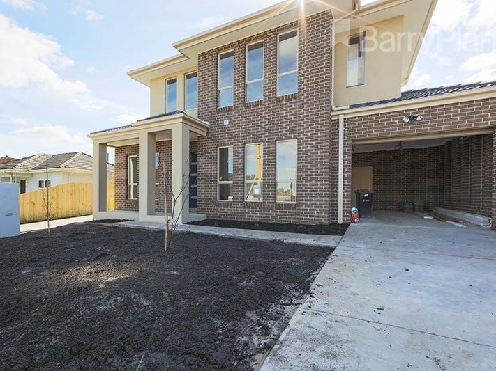 3 bedrooms Townhouse in 1/5 Lorraine Street DANDENONG VIC, 3175