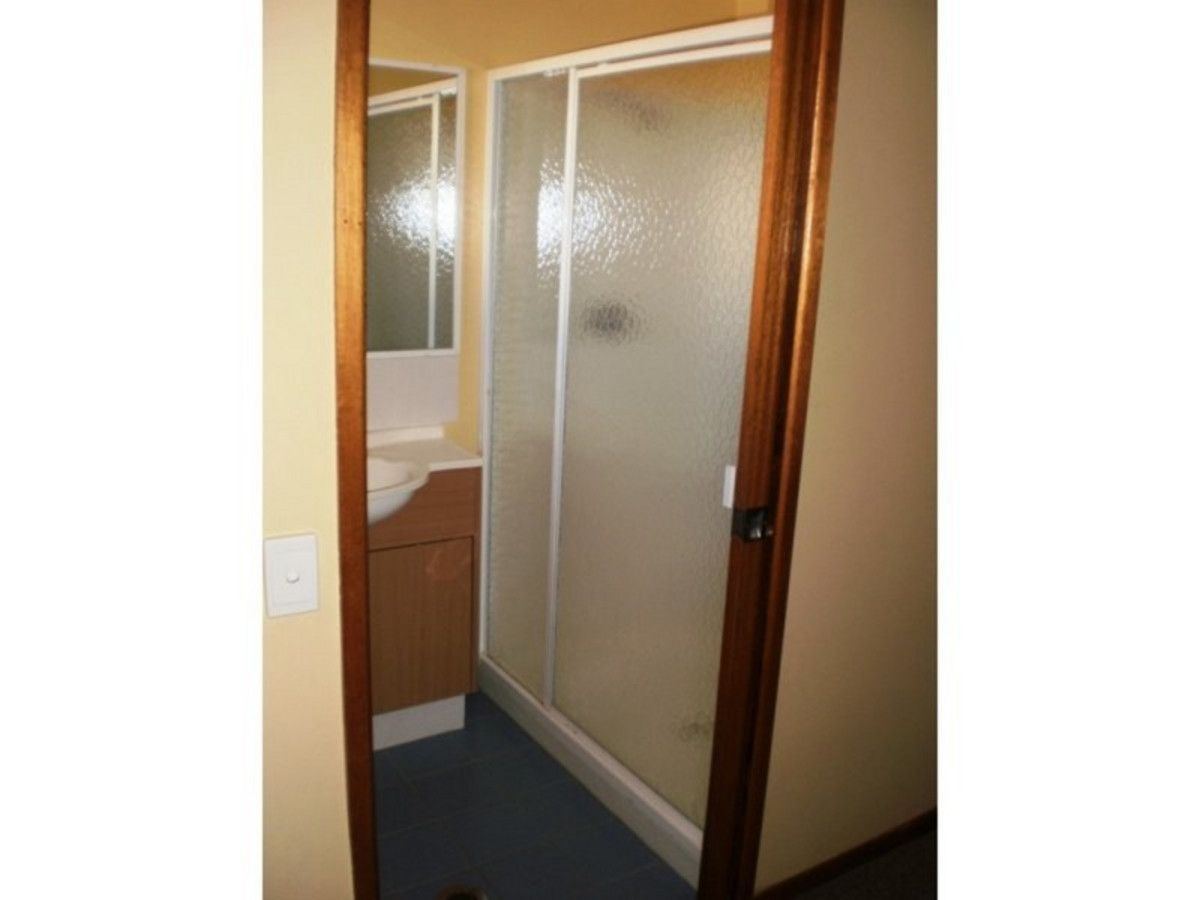 Room B Unit 9/15 Donna Court, Kearneys Spring QLD 4350, Image 1