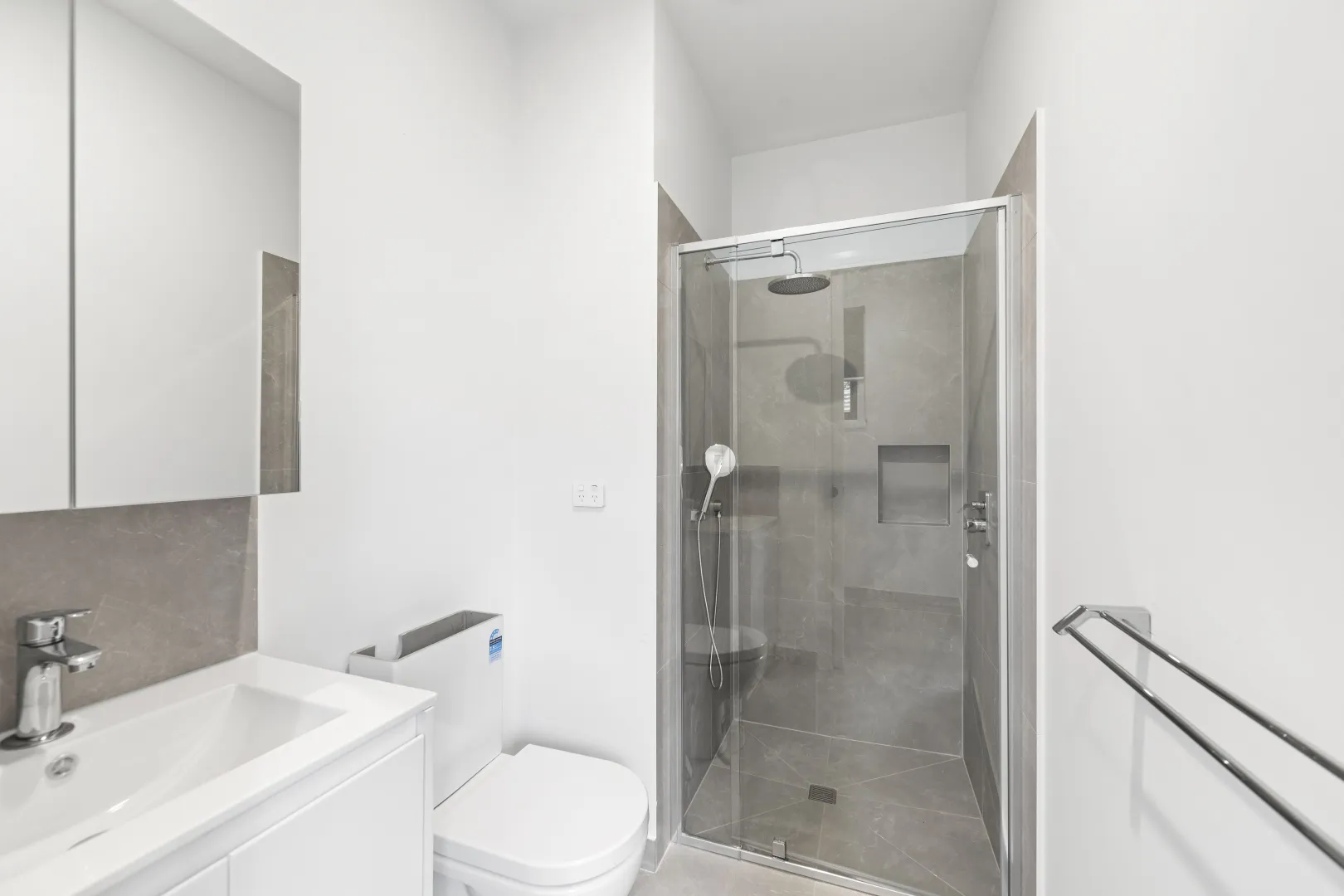 Luxury Living in the Prestigious Matthews Hill Precinct - View 5