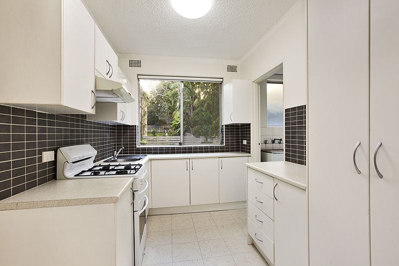2 bedrooms Apartment / Unit / Flat in 24/4-12 Huxtable Avenue LANE COVE NSW, 2066