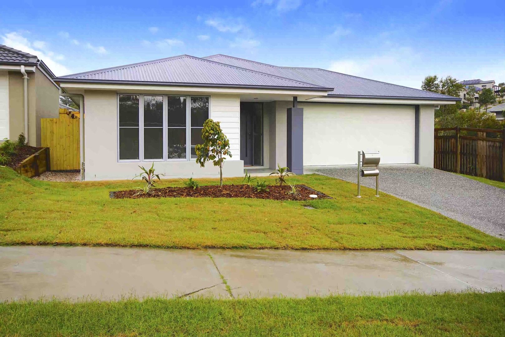 4 bedrooms House in 37 Horizon Drive SPRINGFIELD LAKES QLD, 4300