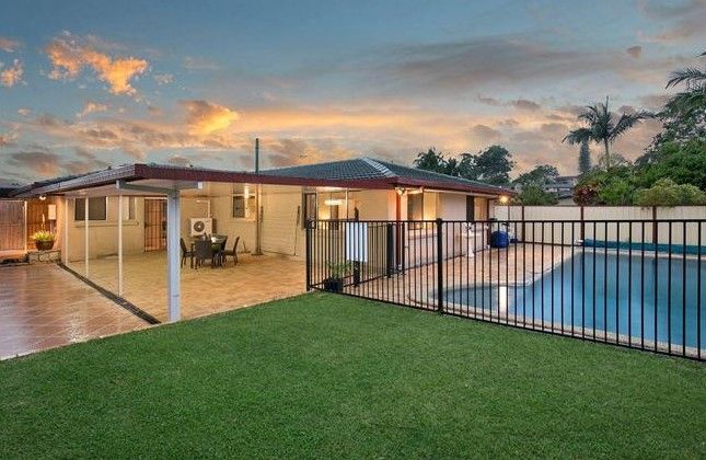 4 bedrooms House in 12 Edgeware Dr ROCHEDALE SOUTH QLD, 4123