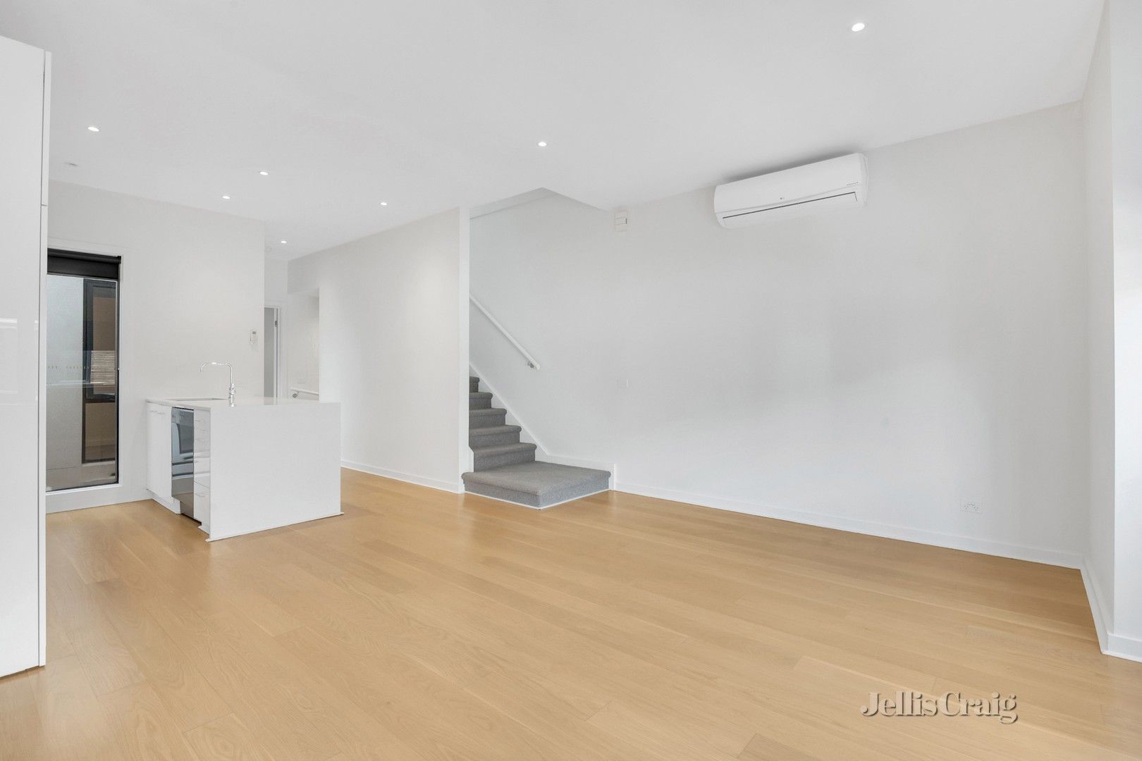 3 bedrooms Townhouse in 32 Amelia Street BRUNSWICK VIC, 3056