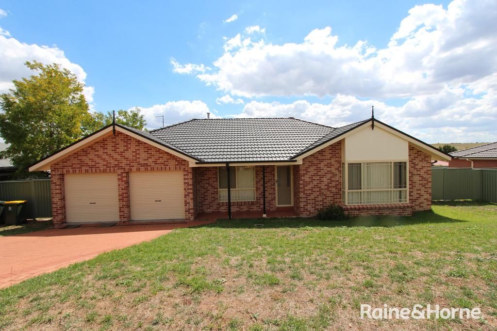 4 bedrooms House in 26 Sapphire Crescent KELSO NSW, 2795
