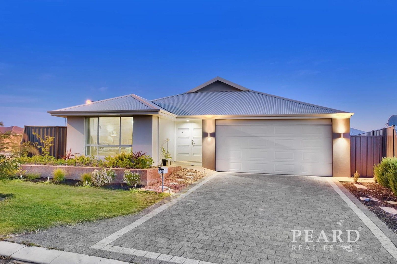 4 bedrooms House in 13 Wallangarra Road CARRAMAR WA, 6031