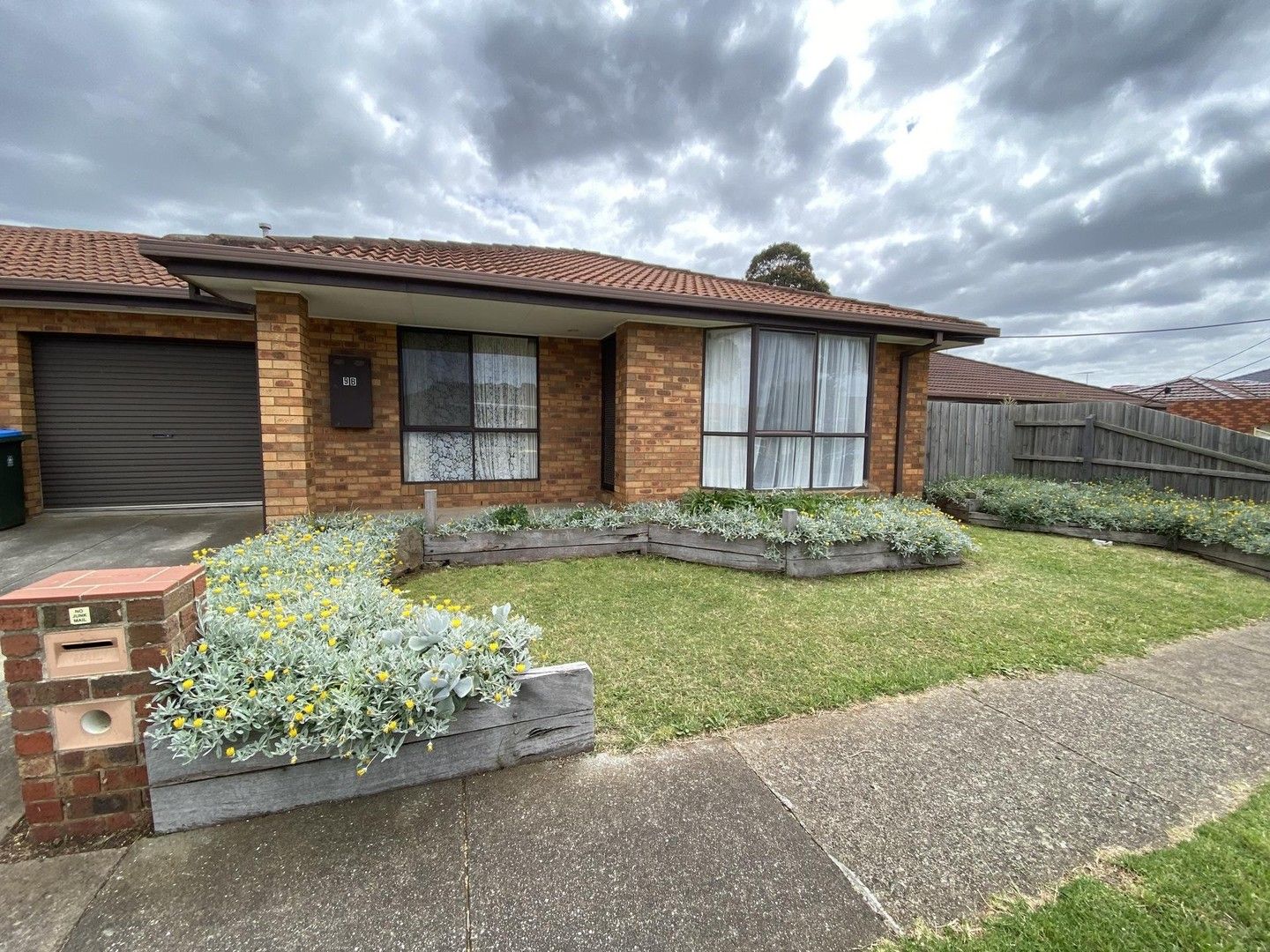 2 bedrooms Apartment / Unit / Flat in 9B Hotham Crescent HOPPERS CROSSING VIC, 3029