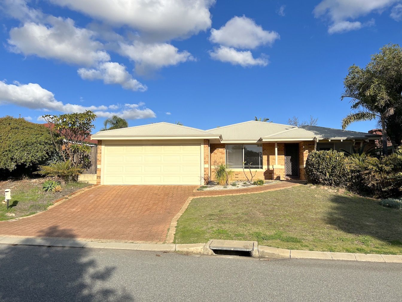 4 bedrooms House in 3 Meadowview Mews CANNING VALE WA, 6155