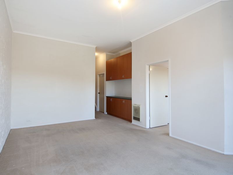 5/4 Mansfield Place, PHILLIP ACT 2606, Image 2