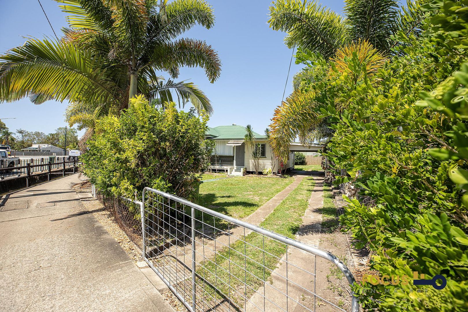 4 Sarina Beach Road, Sarina QLD 4737, Image 1