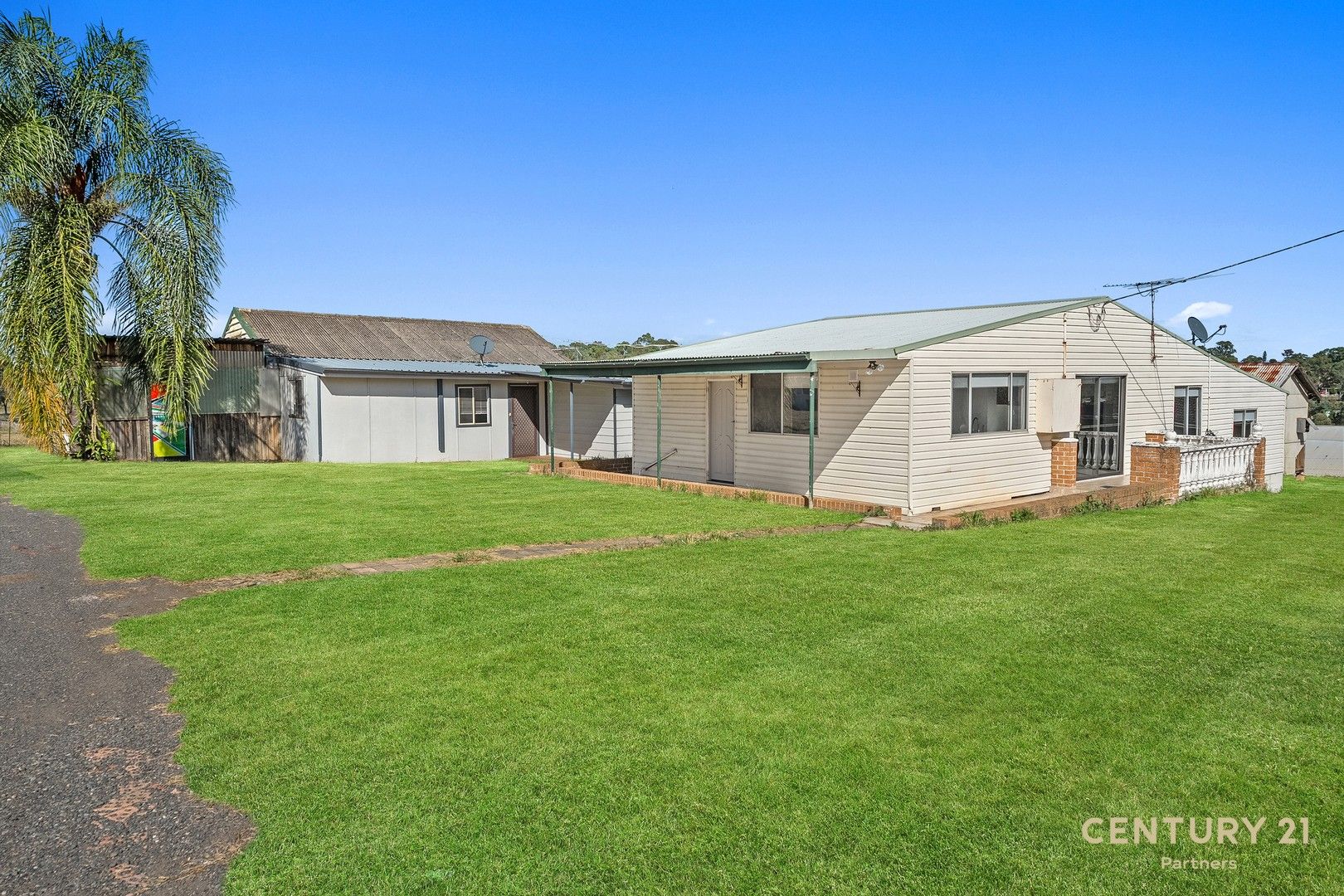 5 bedrooms House in 236-244 Horsley Road HORSLEY PARK NSW, 2175