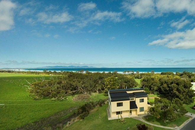 Picture of 32 Waratah Avenue, WARATAH BAY VIC 3959