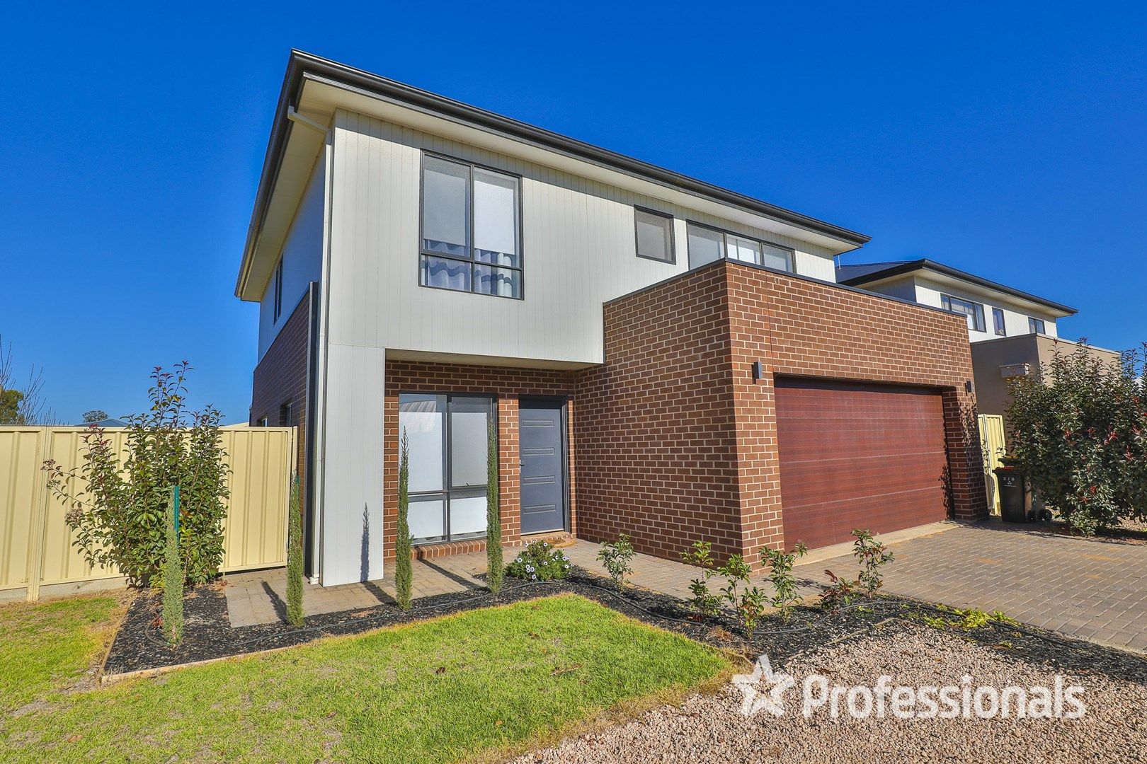 2/9 Toorak Drive, Irymple VIC 3498, Image 0