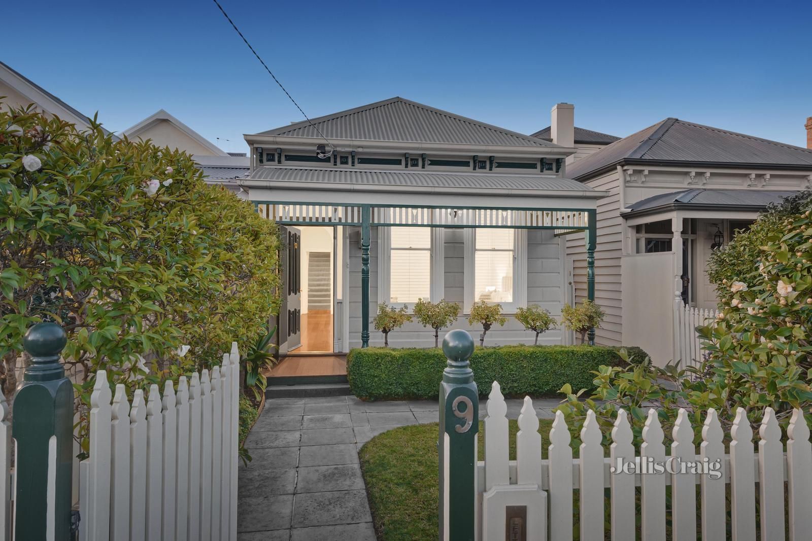 3 bedrooms House in 9 Parkside Street MALVERN VIC, 3144