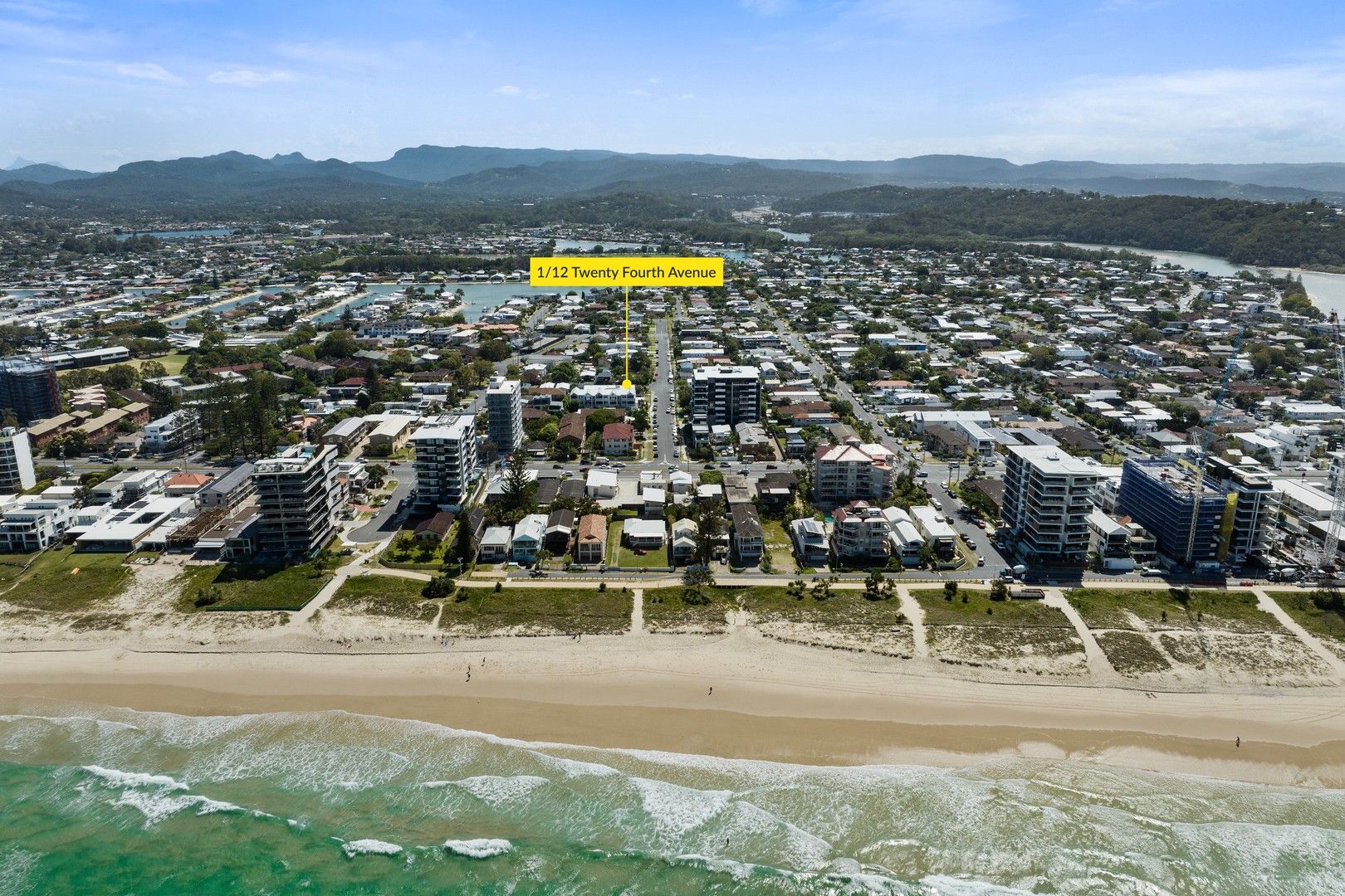 4 bedrooms Villa in 1/12 Twenty Fourth Avenue PALM BEACH QLD, 4221
