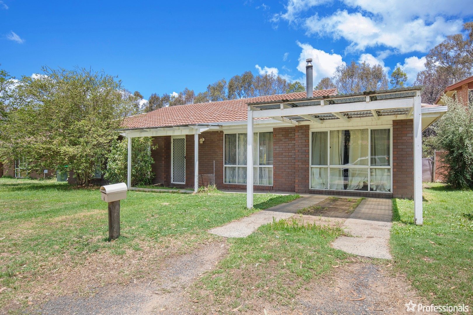 6 Sarah Place, Armidale NSW 2350, Image 0