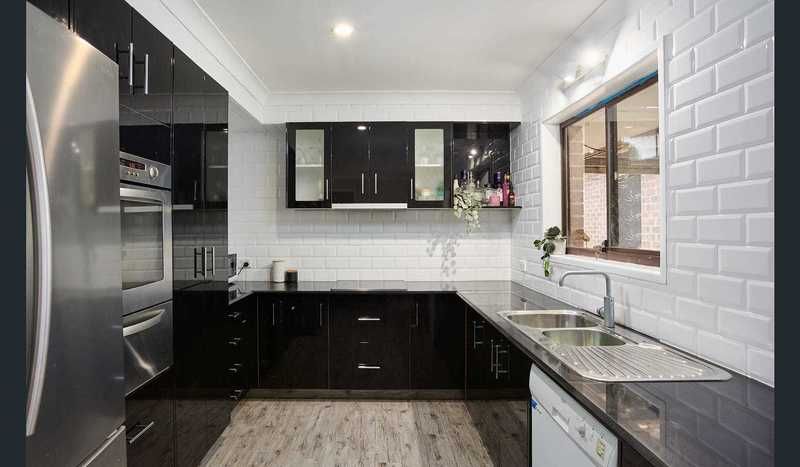 4 bedrooms House in 15 Tumbarumba Ave ASHMORE QLD, 4214
