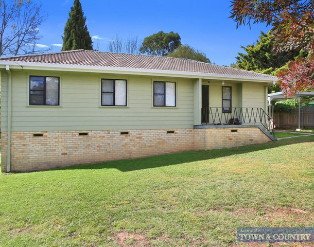 3 P G Love Avenue, Armidale NSW 2350