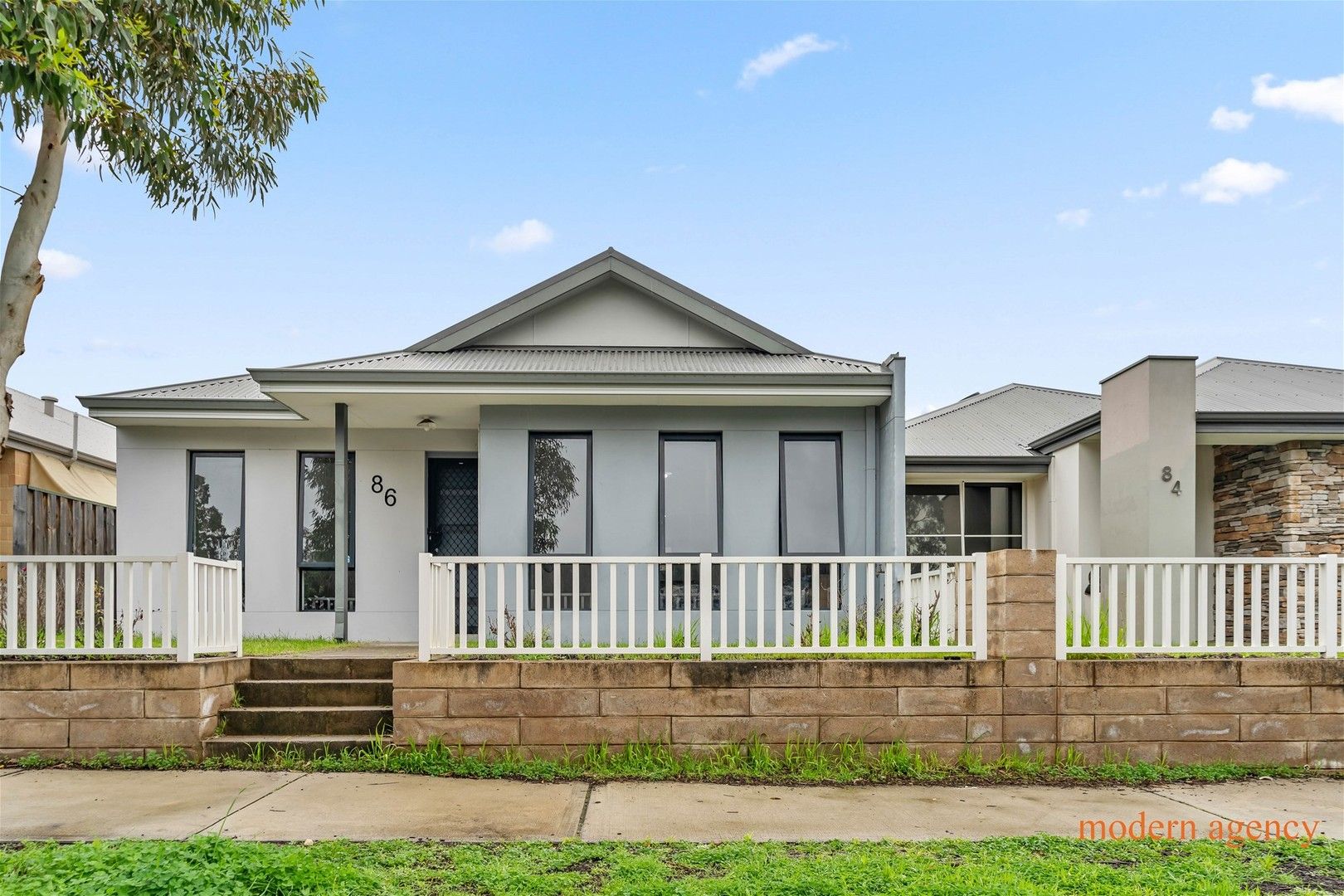 4 bedrooms House in 86 Everingham Drive ELLENBROOK WA, 6069