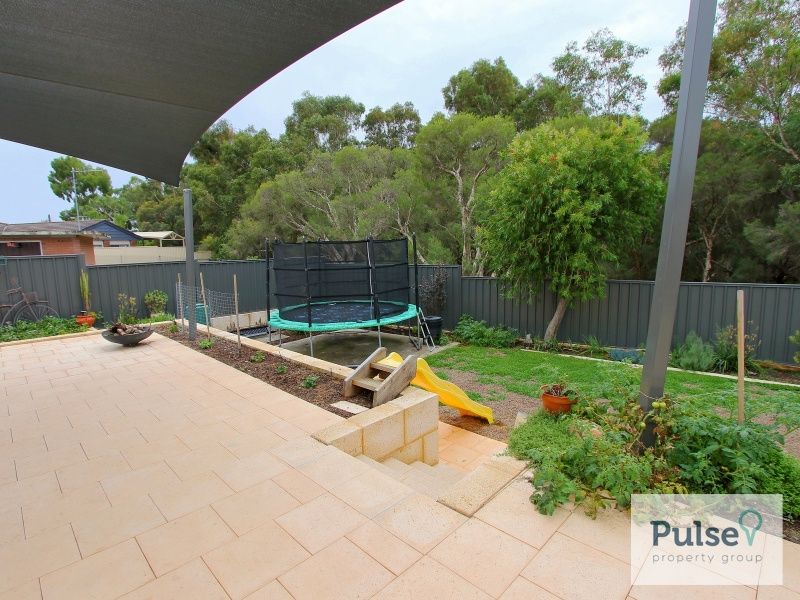 17 Hibbertia Crescent, Riverton WA 6148, Image 2