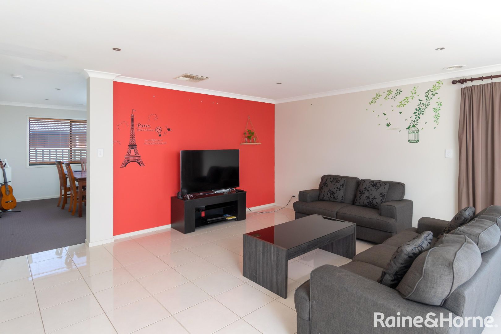 26 Melaleuca Drive, Forest Hill NSW 2651, Image 2
