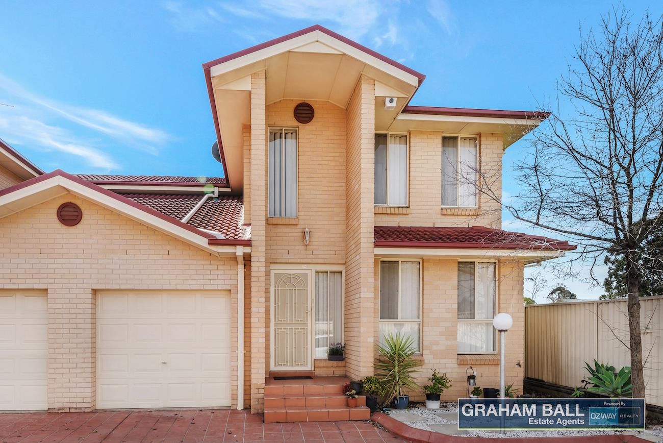 3 bedrooms Townhouse in 11/156-160 Brenan Street SMITHFIELD NSW, 2164