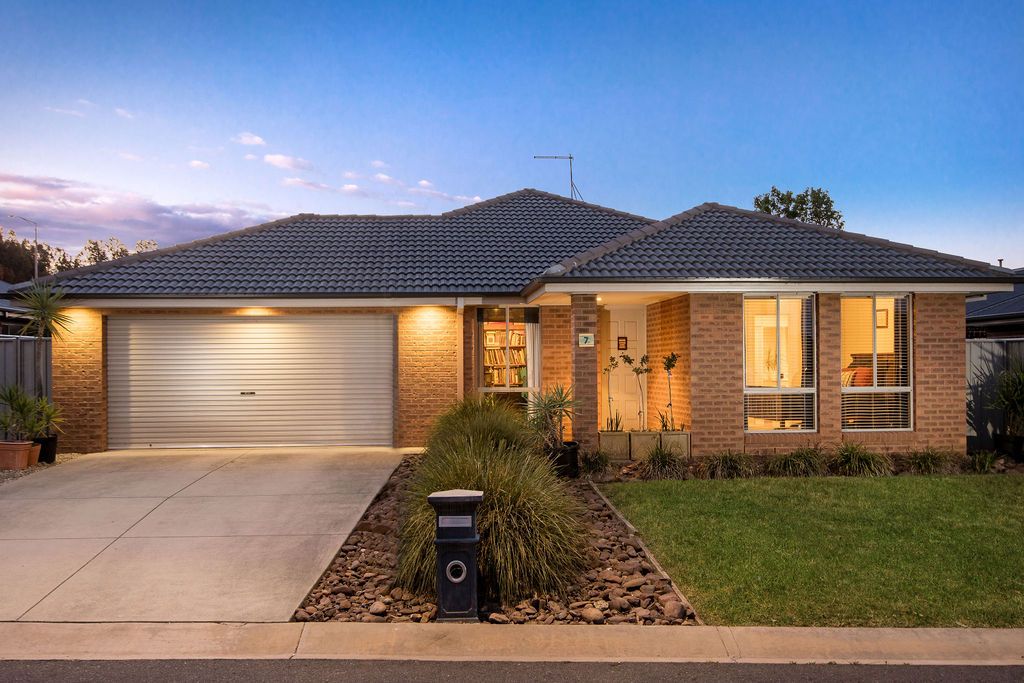 7 Macleay Court, Wodonga VIC 3690, Image 0