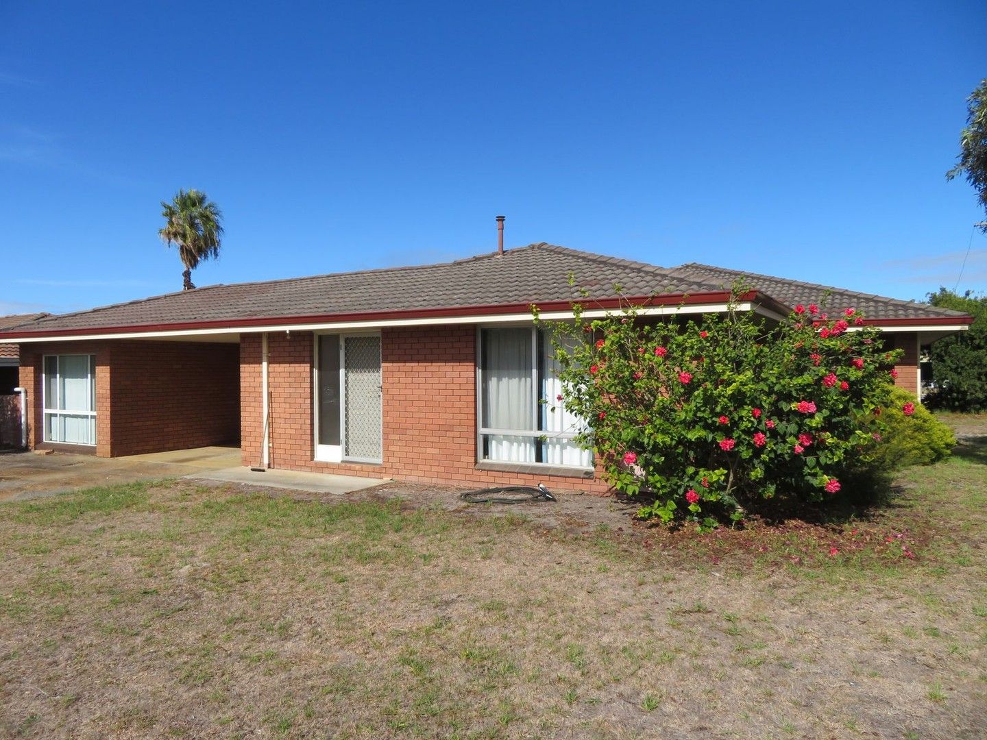 6 bedrooms House in 31 Anuaka Road YAKAMIA WA, 6330