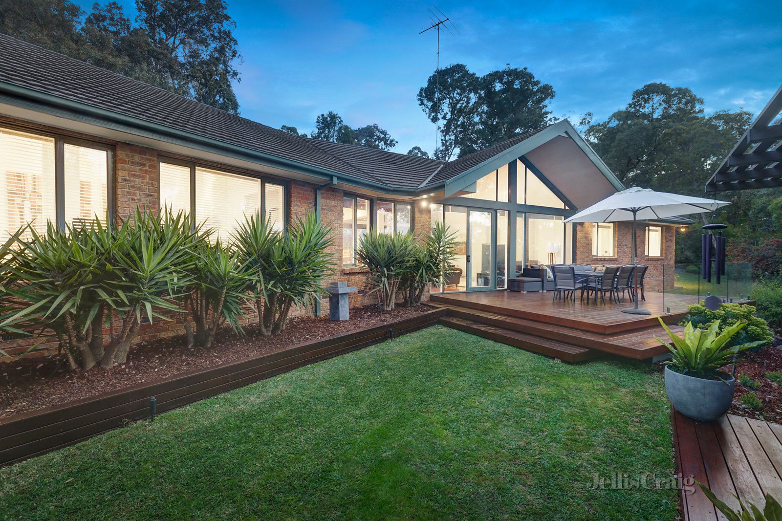 2 Timberglades, Park Orchards VIC 3114, Image 1