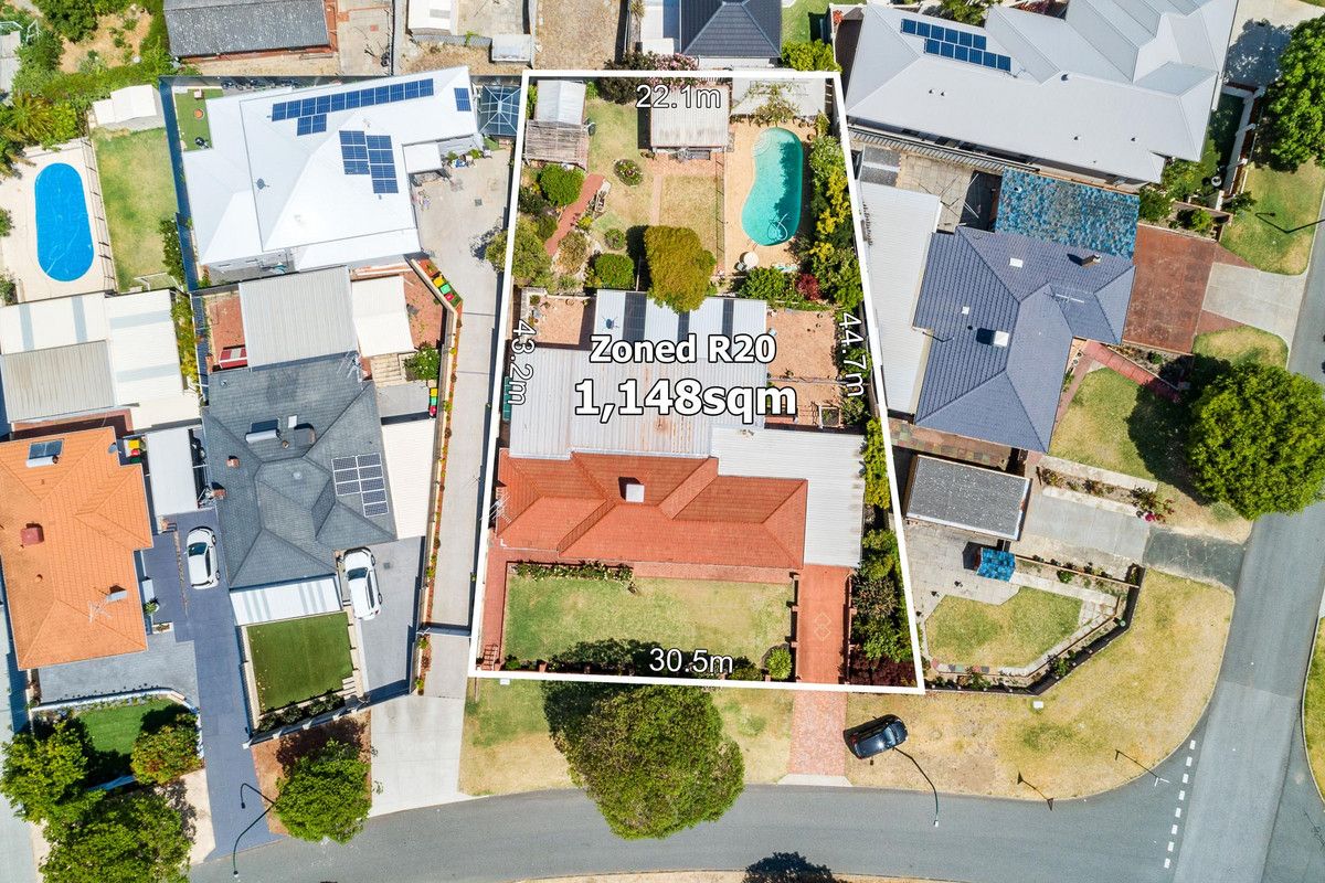 5 bedrooms House in 24 Woodley Crescent MELVILLE WA, 6156