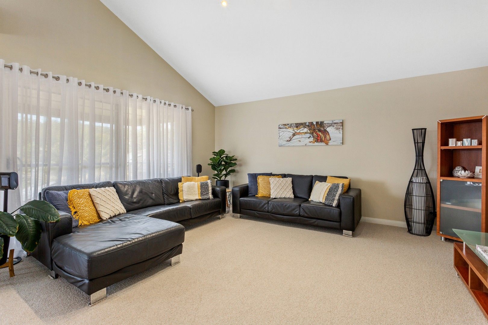 2 bedrooms Semi-Detached in 45 The Crescent HELENSBURGH NSW, 2508