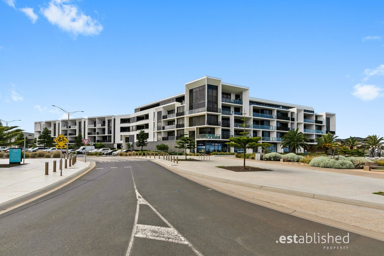 2 bedrooms Apartment / Unit / Flat in 224/33 Quay Boulevard WERRIBEE SOUTH VIC, 3030