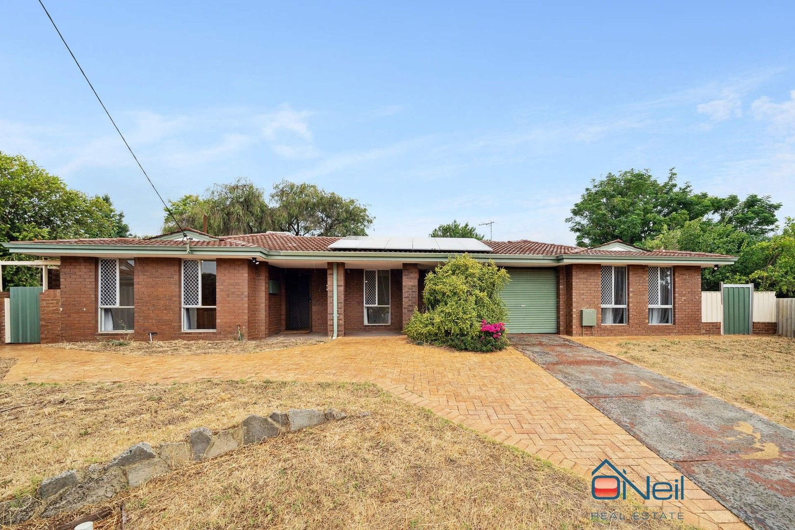 4 bedrooms House in 16 Bluegum Close ARMADALE WA, 6112