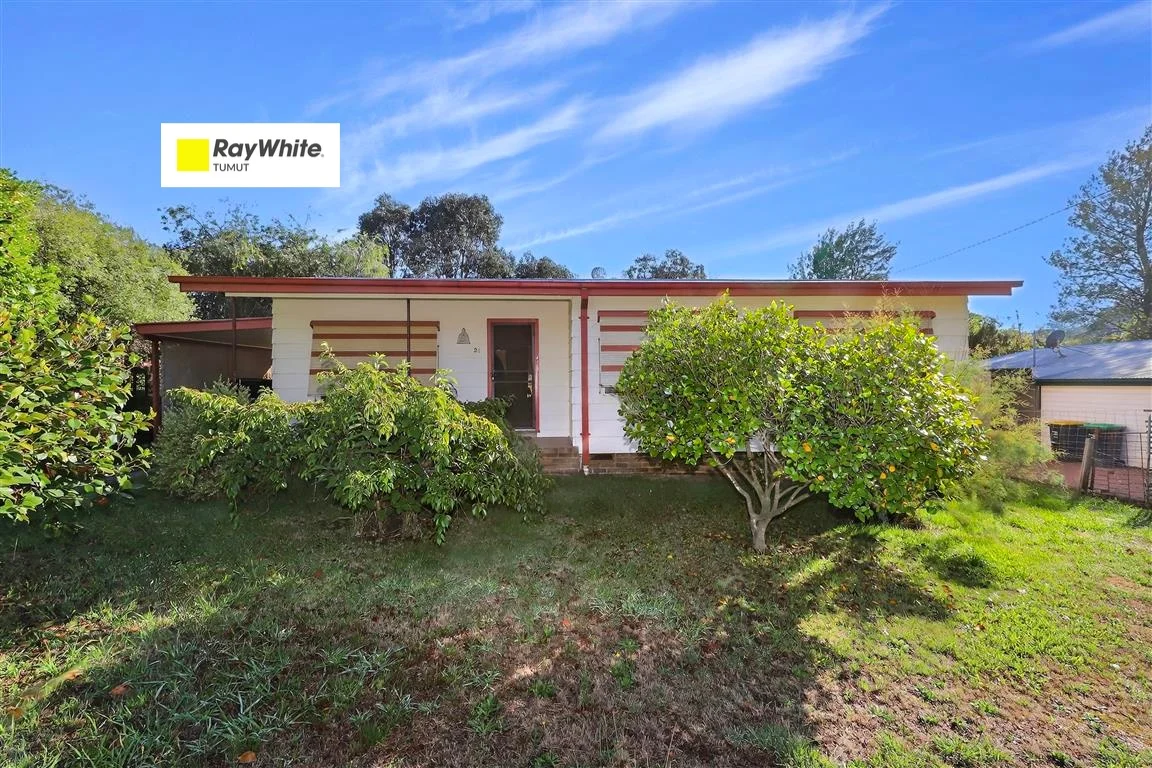 24 Lockhart Street, Adelong NSW 2729
