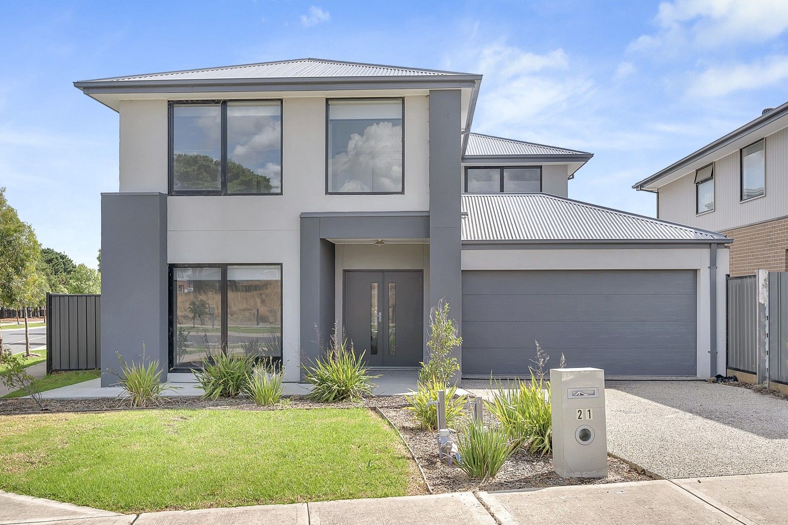 4 bedrooms House in 21 Roscoe Ave KALKALLO VIC, 3064