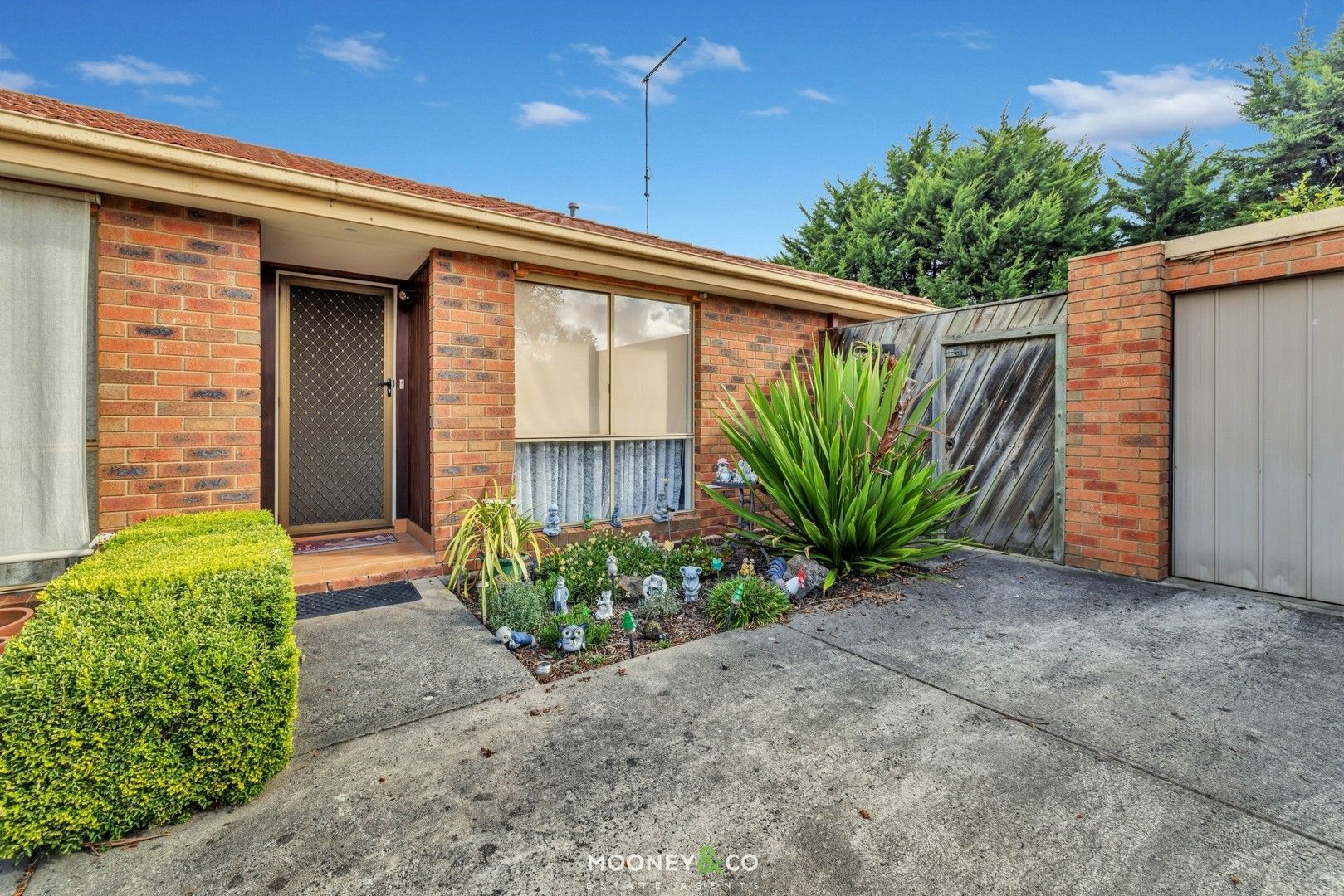 3 bedrooms Apartment / Unit / Flat in 2/7 Rosalie Avenue CRANBOURNE VIC, 3977