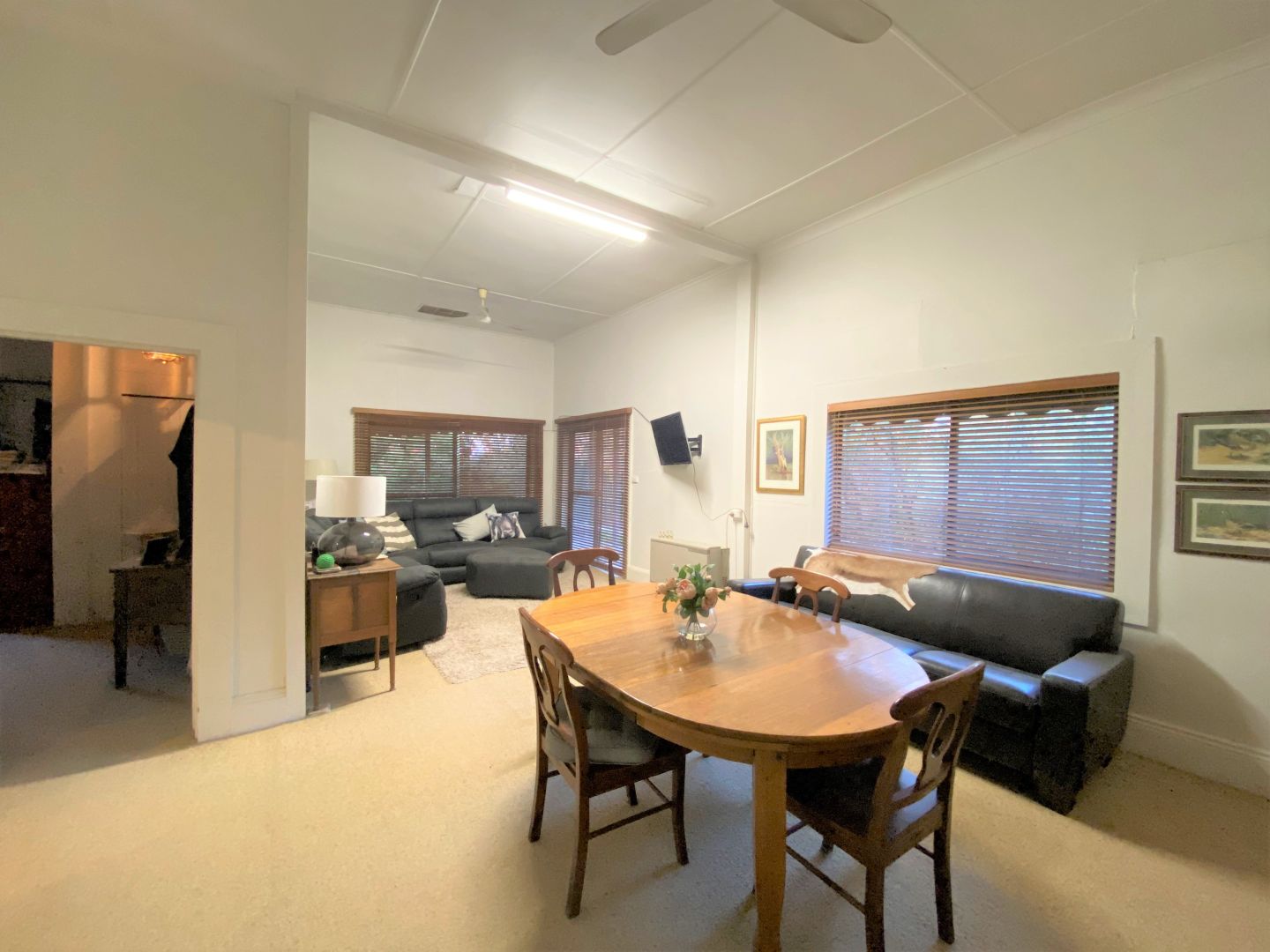 374 Alma Street, Hay NSW 2711, Image 2