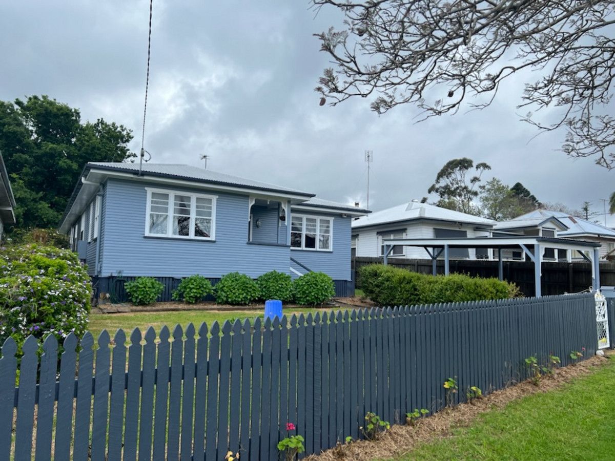 2 bedrooms House in 27 Rhyde Street MOUNT LOFTY QLD, 4350