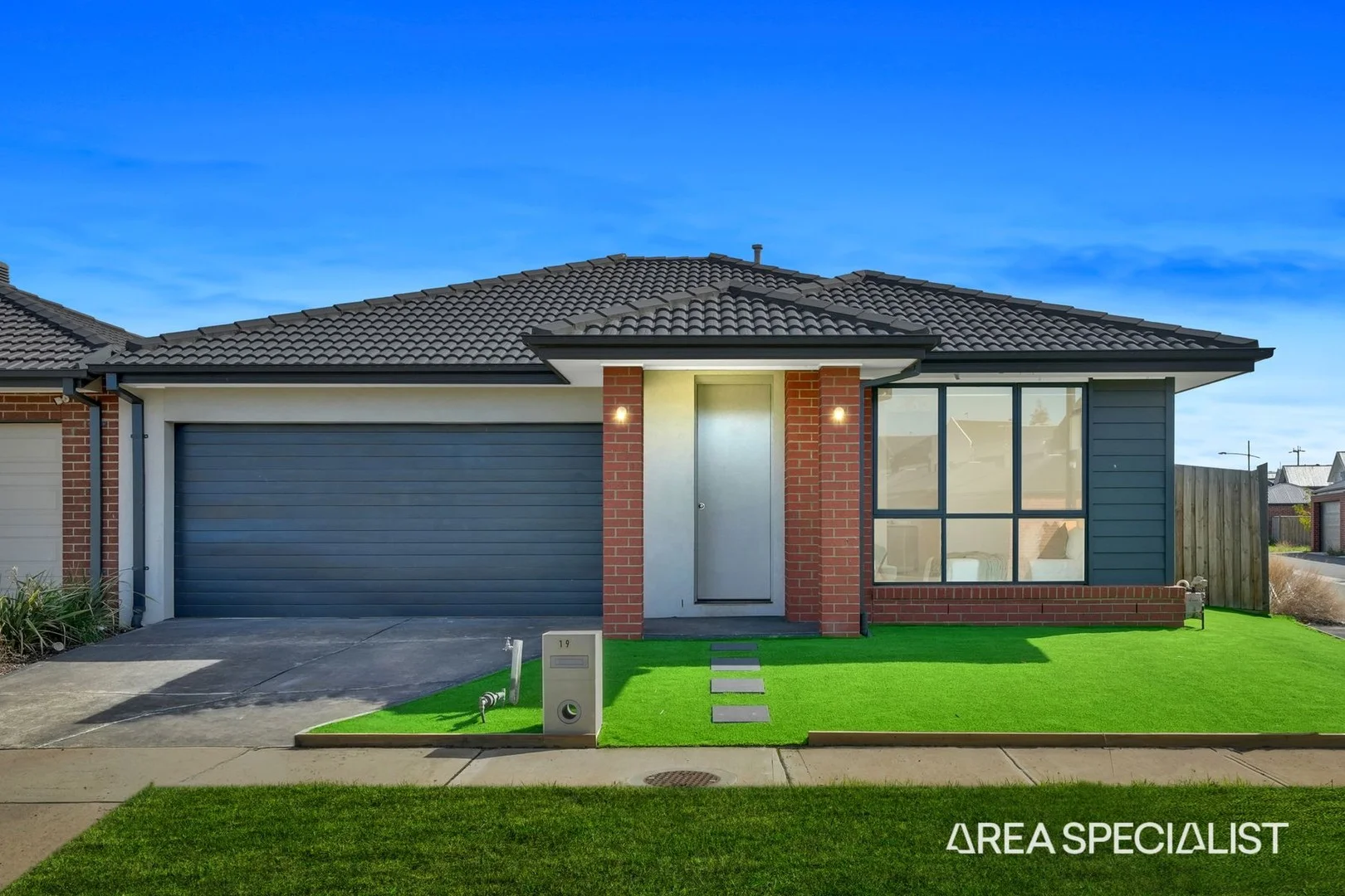 19 Neville Street, Thornhill Park VIC 3335