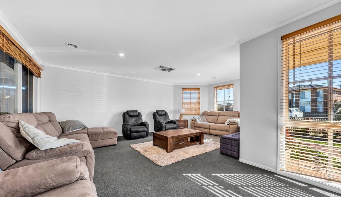 16 Meredith Close, Narre Warren South VIC 3805 House For Rent 600