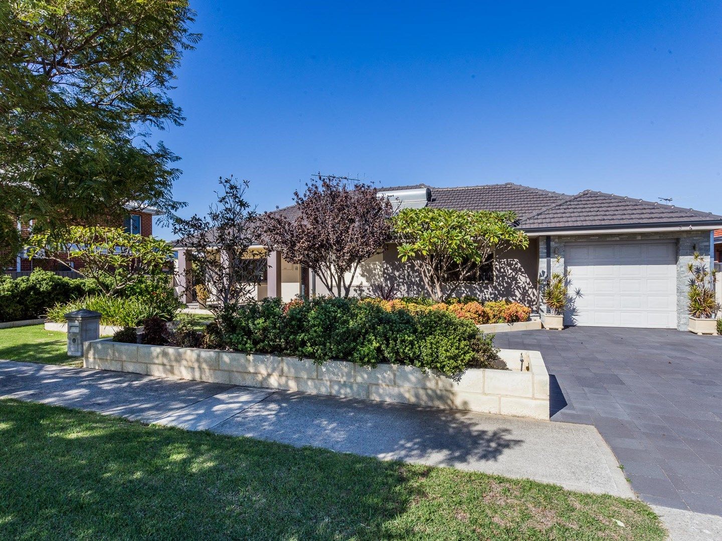 4 bedrooms House in 9 Rigby  Avenue SPEARWOOD WA, 6163